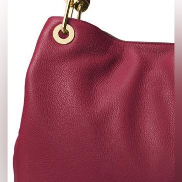 Michael Kors Raven Large leather shoulder bag in maroon color - Picture 2 of 16